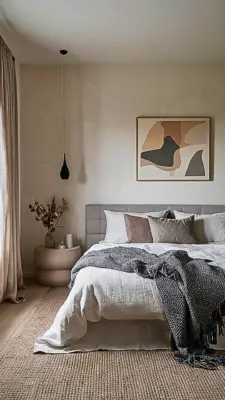 a minimalist bedroom featuring a neutral color pal zDJJ3 yjQG2GlnninVDkEQ aFeZG7iPRvaYHJuHhuAGSQ.jpg